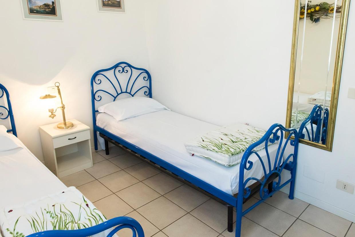 M310 - Marcelli, Trilocale Con Terrazzo Comodo Ai Servizi 外观 照片